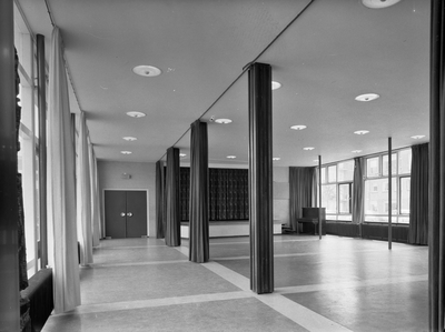 87238 Interieur van de School voor Individueel Voortgezet Onderwijs, later de P.F. van Overbeekeschool, (Barnsteenlaan ...